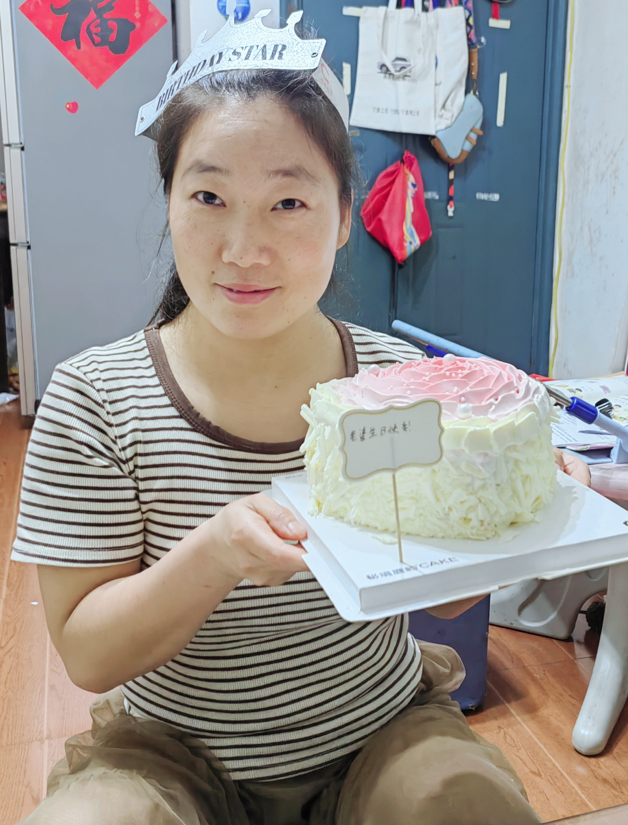 5月11我过生日，老公人在大连，在网上订的蛋糕.jpg