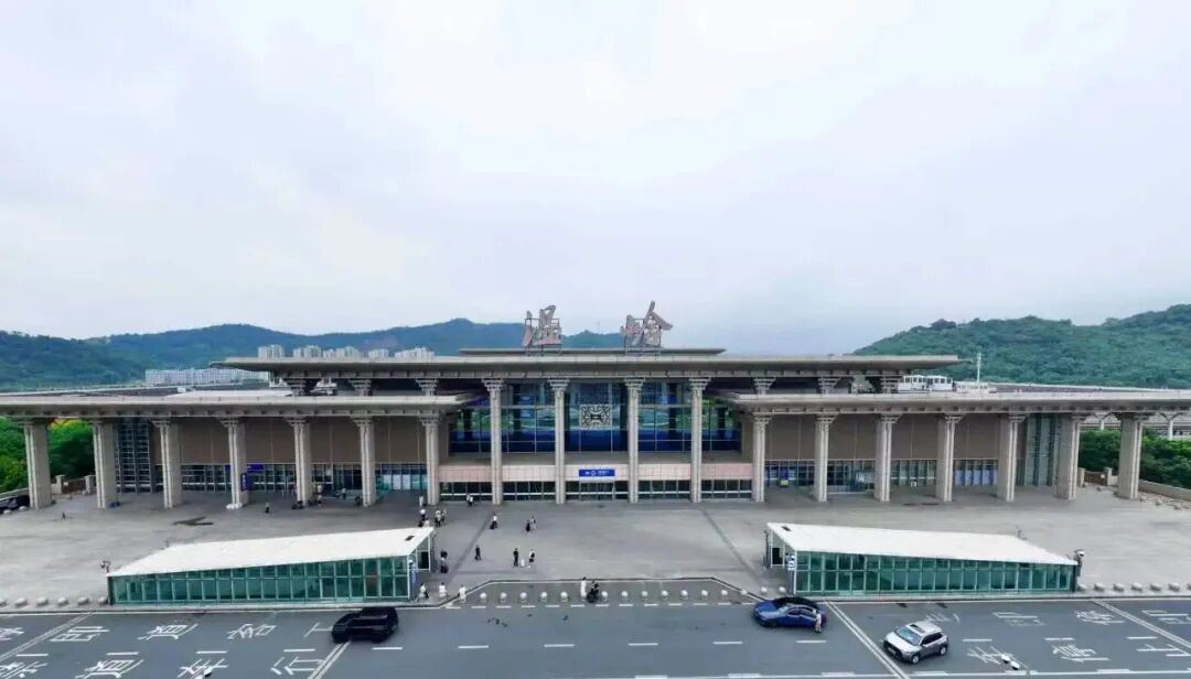 2090335712049041408.jpg 图片