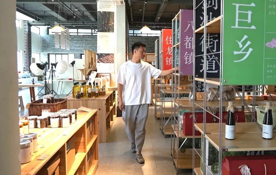 2091085464726343680.webp 图片