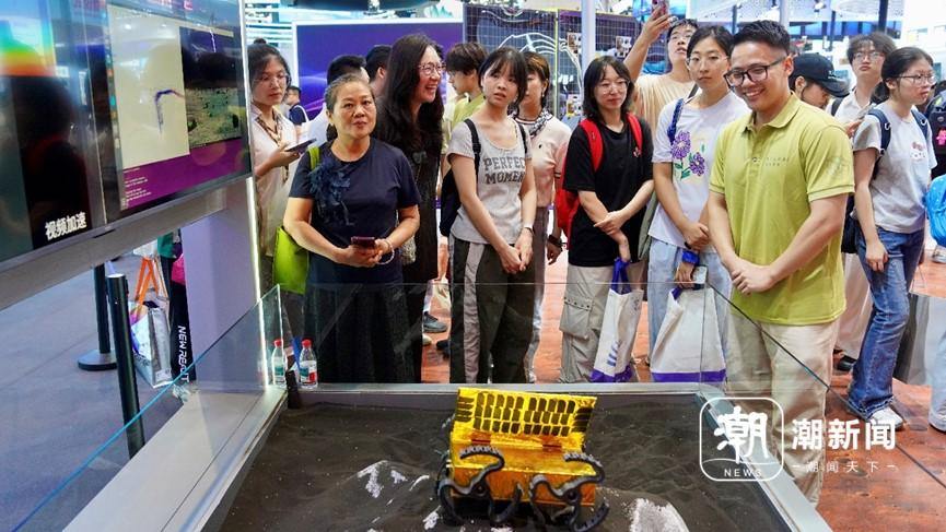 赛博中秋.jpg