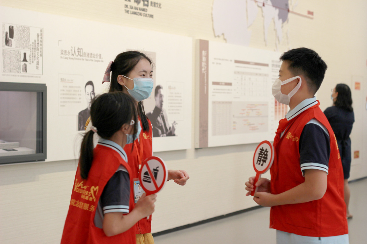 大学期间带领小小志愿者.jpg