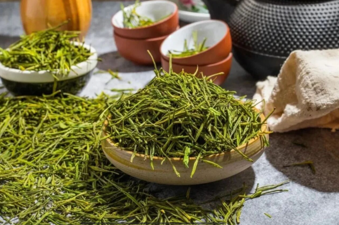 1998583054947299328.png 图片