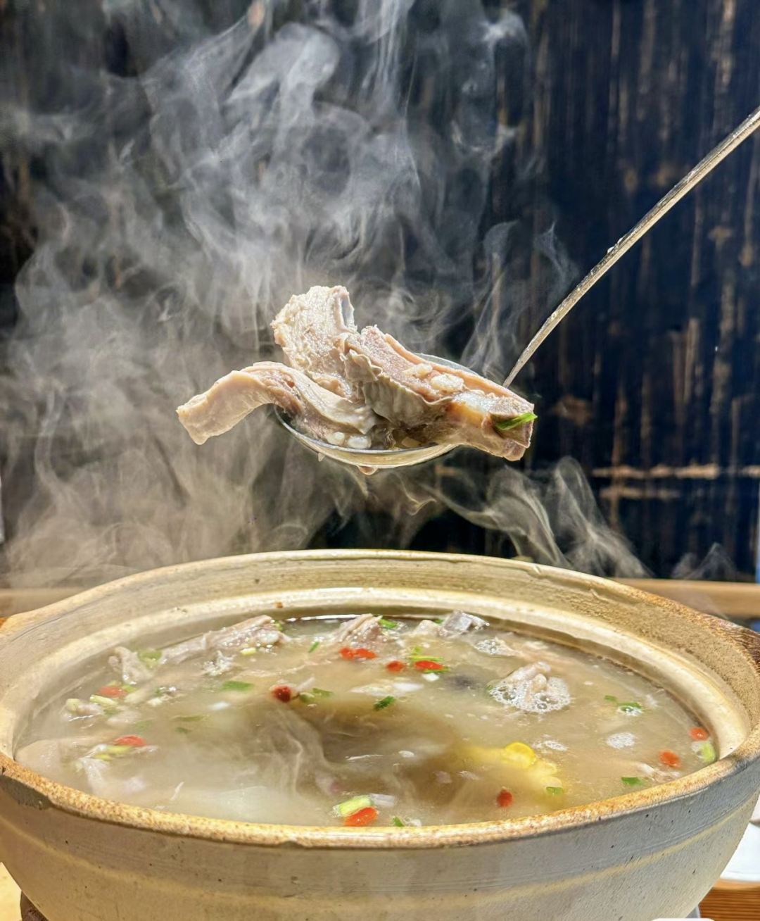 1998583055396089856.png 图片