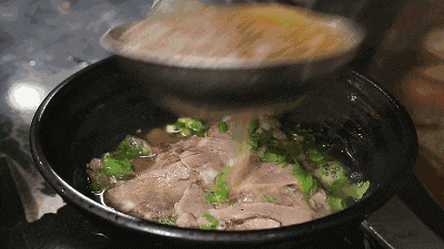 1998937380110708736.gif 图片