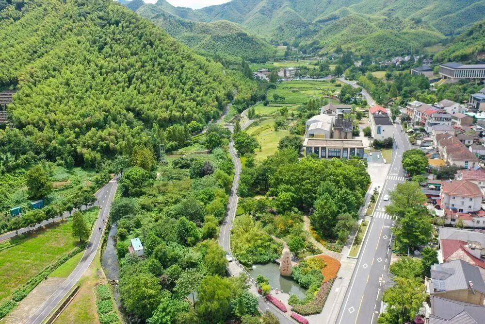 2032257651550638080.jpg 图片