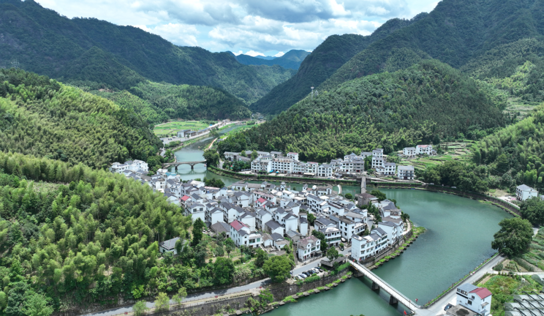 2034085352179683328.png 图片