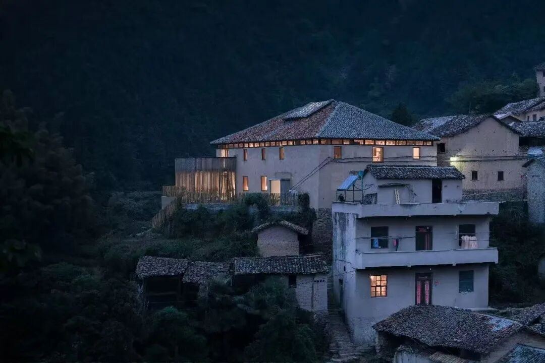 2036610300437852160.jpg 图片