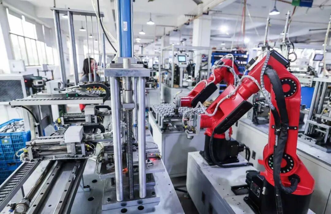 2039541046739726336.jpg 图片