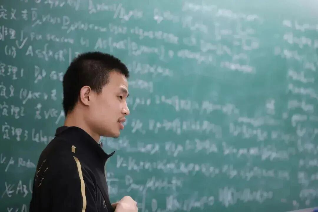 2092776413139505152.jpg 图片