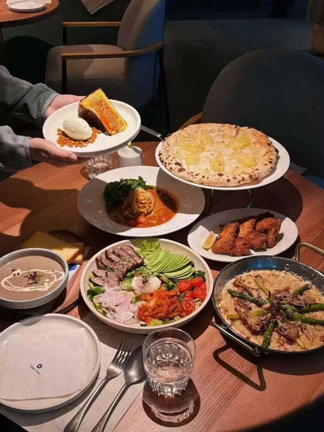 2109829189568761856.jpg 图片