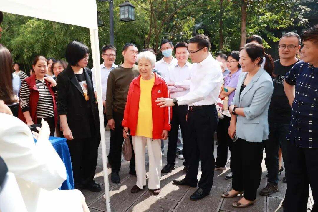 1844903720001650688.jpg 图片
