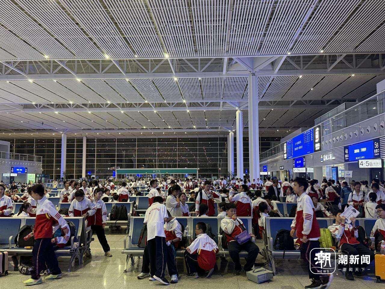 研学出行孩子“扎堆” 铁路杭州站即将开启人从众模式.jpg