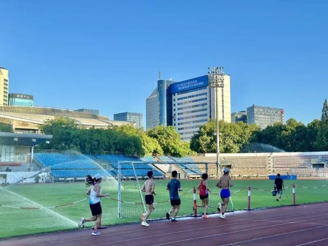 1998213557275045888.jpg 图片