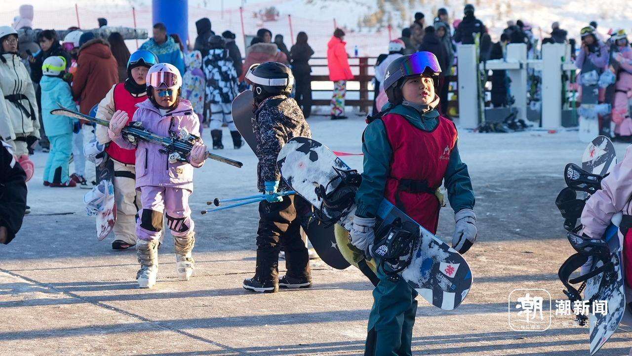 【】0-0 雪假期间的将军山滑雪场。记者 潘骏 摄.jpg