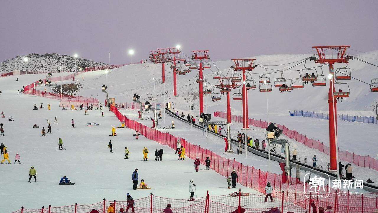 【】1-1 傍晚时分的将军山滑雪场。记者 潘骏 摄.jpg