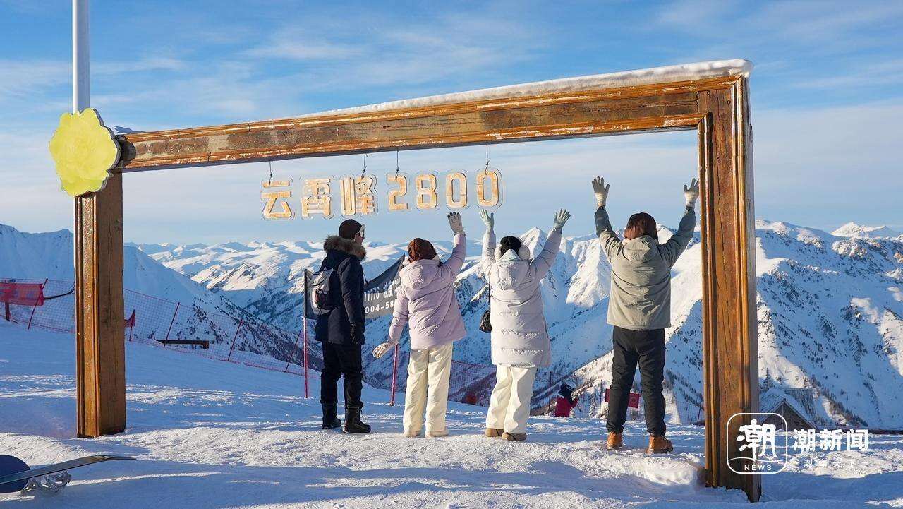 【】1-4 吉克普林滑雪场云霄峰顶。记者 潘骏 摄.jpg