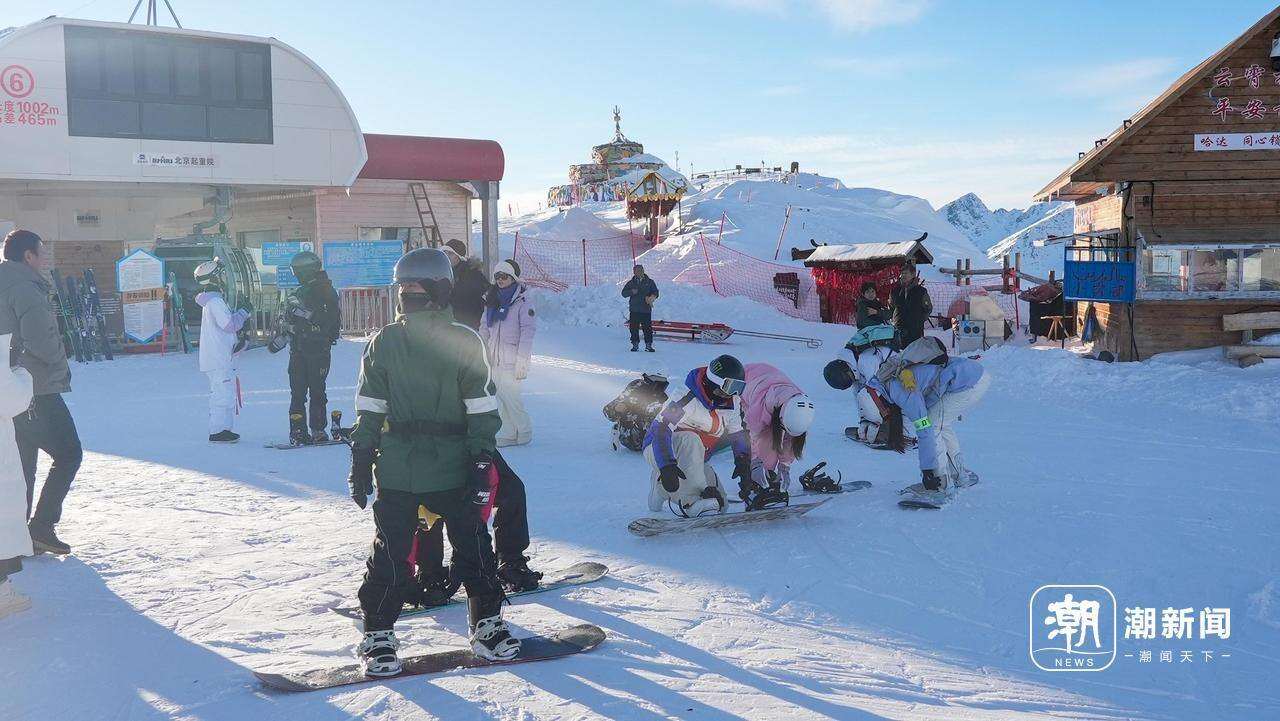 【】1-6 吉克普林滑雪场内,孩子们在滑雪。记者 潘骏 摄.jpg