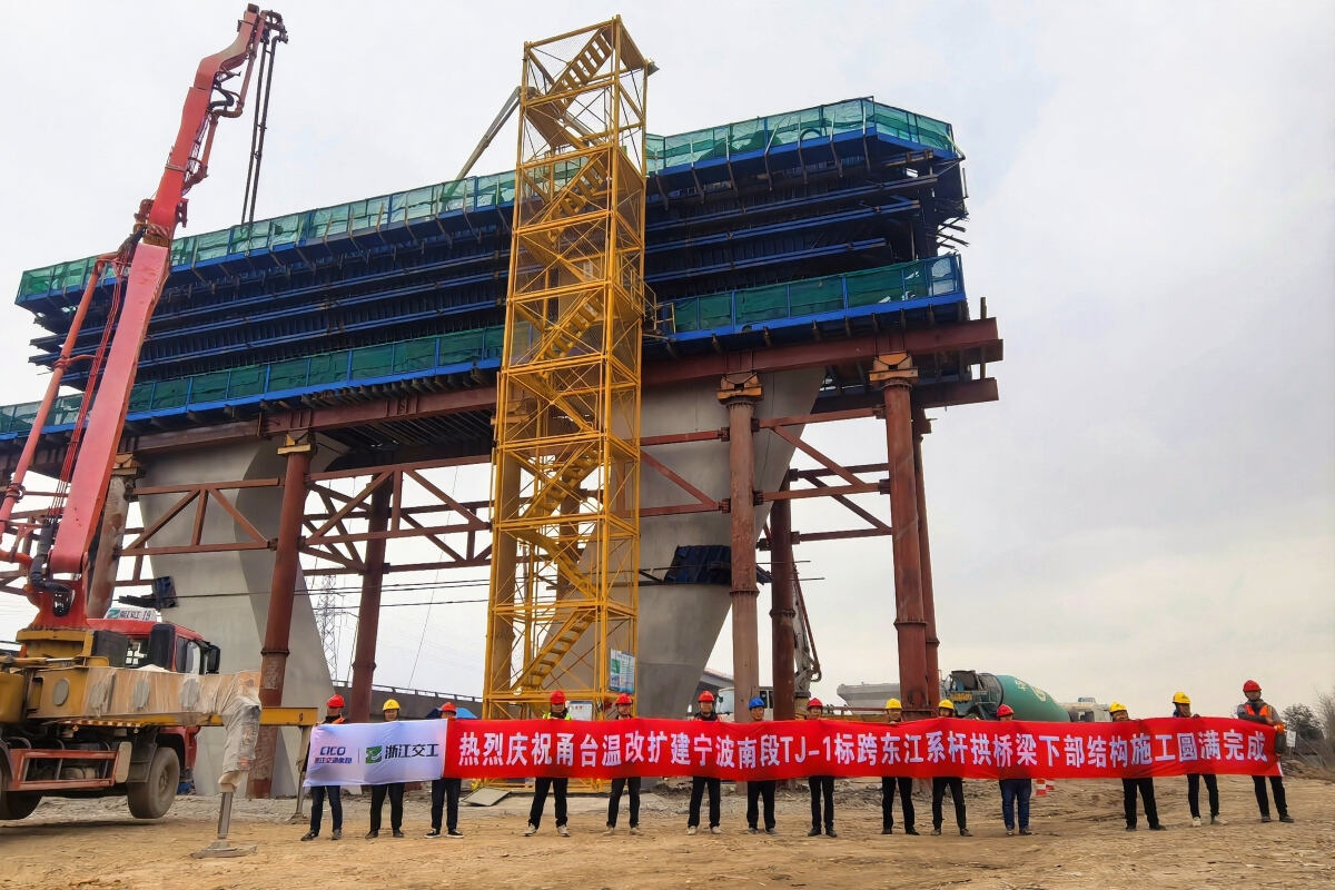 2000463504741367808.jpg 52e730f52c817df624ea805a27f5e449.jpg