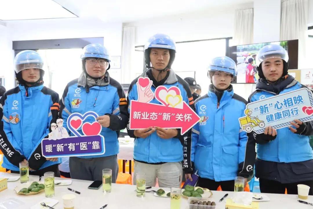 2047173512057004032.webp 图片