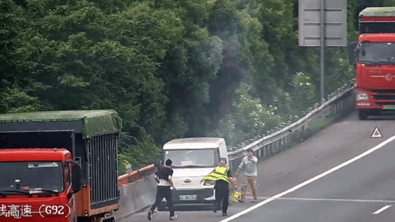 2059638077403377664.gif 图片
