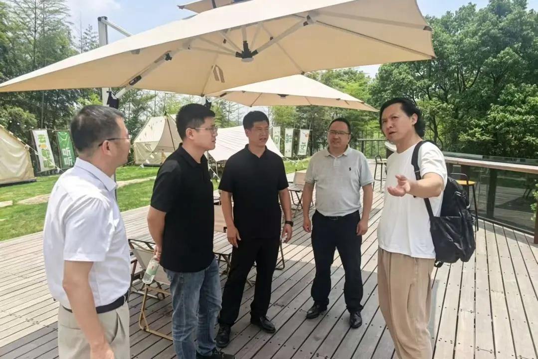 2066145592928579584.webp 图片