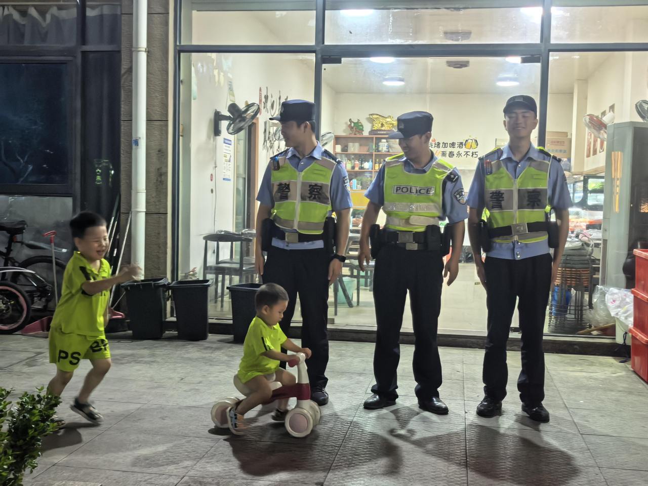 夜间常态化巡逻.jpg