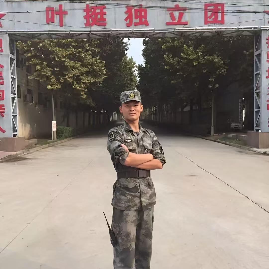 方雷服役照 .jpg