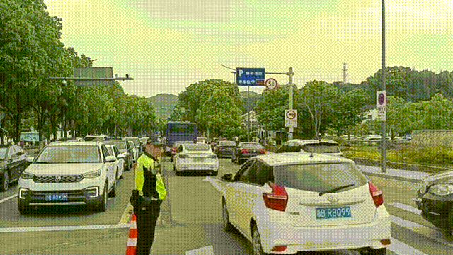 2102677839907065856.gif decec819-3c11-4e91-9431-1af86ea186d2size_w_640_h_360.gif