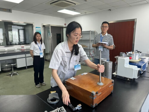 农产品食品检验员技能比赛.JPG