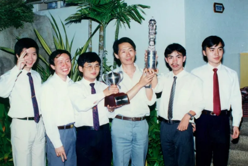1930114661609353216.png 图片